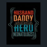 Poster Neonatologista Herói do Pai Marido<br><div class="desc">Dia de os pais Neonatologista Hero Neonatologista do Marido de Proteção do Pai Men d Gift. Presente perfeito para seu pai, mãe, pai, homens, mulheres, amigos e familiares no Dia de Ação de Graças, Dia de Natal, Dia de as mães, Dia de os pais, 4 de julho de 1776 Dia...</div>