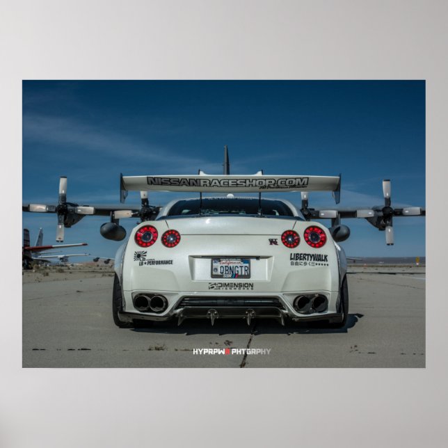 Póster Nissan GT-R R35 LibertyWalk Widebody com avião (Frente)