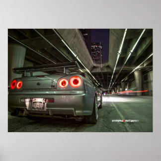 Póster Nissan Skyline GT-R34 no Centro de Los Angeles