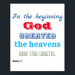 Poster No Deus Iniciante Criado<br><div class="desc">Afirmar sua crença na criação. O texto da Escritura da bíblia do Antigo Testamento do Gênesis 1:1 "No começo Deus criou os céus e a terra" em letras vermelho, azul e verde, em negrito e colorido, sobre um fundo branco comum, dando a ele um belo olhar limpo, simples e elegante....</div>
