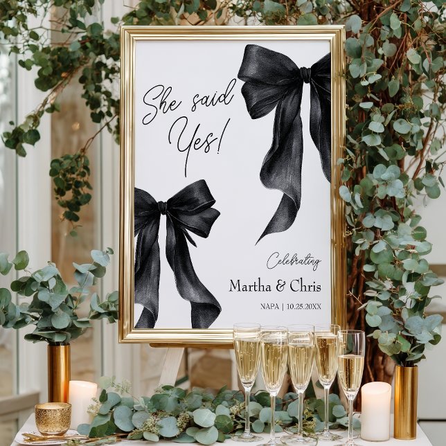 Poster Noivado Moderno Ela Disse Sim Arco Preto Coqueteir (Modern Engagement She Said Yes Coquette Black Bow Poster)