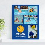 Poster Nome da Equipe de Colagem de Fotos do Polo Aquátic<br><div class="desc">Este poster de colagem personalizado de fotos polo d'água apresenta suas fotos carregadas favoritas, um gráfico de bola de polo d'água laranja com o número de seu jogador (facilmente deletado) e texto adicional, como o nome do jogador e/ou o nome do grupo. Esta design é definida em relação a uma...</div>
