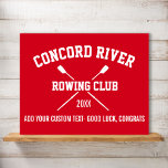 Poster Nome da Equipe de Oars de Logotipo de Tripulação P<br><div class="desc">Presentes personalizados da equipe Tripulante com remos cruzados e 3 linhas de texto personalizado. Adicione o nome do clube, o ano e a linha extra de texto personalizado (nome do treinador, nome do remetente, evento, etc.) Altere facilmente a cor de fundo para corresponder às cores do seu clube - basta...</div>