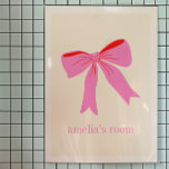 Poster Nome Personalizado do Arco Coquette Girly Rosa e V<br><div class="desc">Adicione um toque de charme ao seu espaço com este Poster de Nome Personalizado do Arco Pink e Red Girly Coquette. Apresentando um design de arco lúcido em tons rosas e vibrantes e vermelhos, este poster traz uma vibração doce e feminina para qualquer sala. Perfeito para adicionar um toque personalizado...</div>