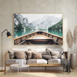 Poster Nordic Lake Mountain Boat Nature<br><div class="desc">Capturar a beleza serena da natureza com o Poster da Natureza do Barco Nordic Lake Mountain. Com um lago tranquilo rodeado por montanhas majestosas, essa poster apresenta um pequeno barco de madeira solitário flutuando pacificamente sobre a água, refletindo perfeitamente a estética nórdica minimalista. Os tons calmantes e a paisagem pitoresca...</div>