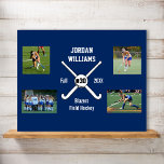 Póster Número da Equipe do Nome da Colagem de Fotos de Hó<br><div class="desc">Esta colagem personalizada de fotos de hóquei em campo apresenta fotos carregadas, bastões de hóquei em campo cruzados, uma bola, o número do jogador e a escolha do texto - nome da equipe, nome do treinador, nome do jogador, número, etc. Altere facilmente a cor de fundo para corresponder às cores...</div>