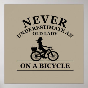 Poster Nunca Subestime Uma Velha Senhora Em Uma Bicicleta