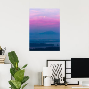 Poster Nuvens brilhantes e lua ao nascer do sol