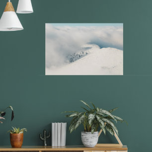 Poster Nuvens clareando acima das montanhas da floresta d