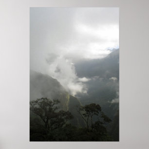 Poster Nuvens de cinza acima das montanhas