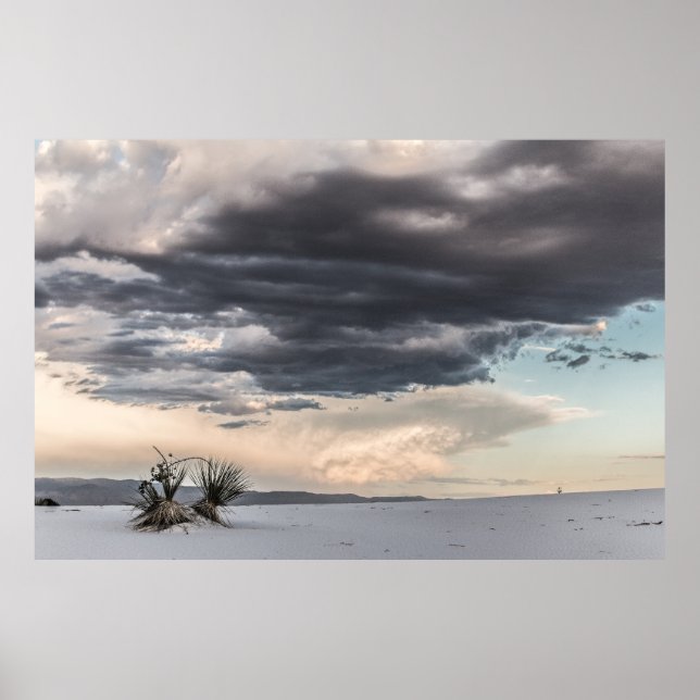 Poster Nuvens de Tempestade Sobre Areia Branca (Frente)