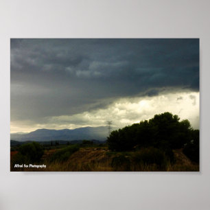 Poster Nuvens de Tempestade sobre o Topo da Montanha