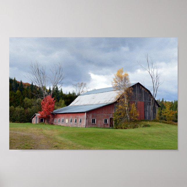Poster Nuvens de Tempestade sobre Vermont Barn (Frente)