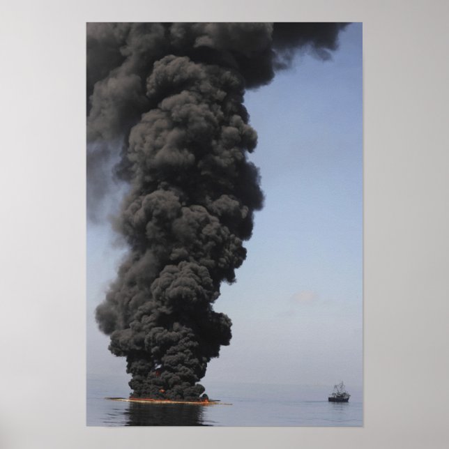 Póster Nuvens escuras de fumaça e fogo emergem (Frente)