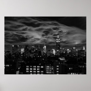 Póster Nuvens etéreos: Skyline de NYC, estado Bldg BW do