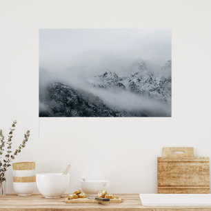 Poster Nuvens fluindo sobre montanhas