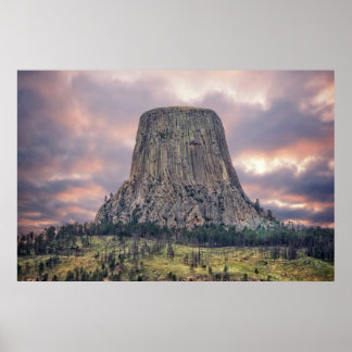 Póster Nuvens Incríveis em Torre de Demônios