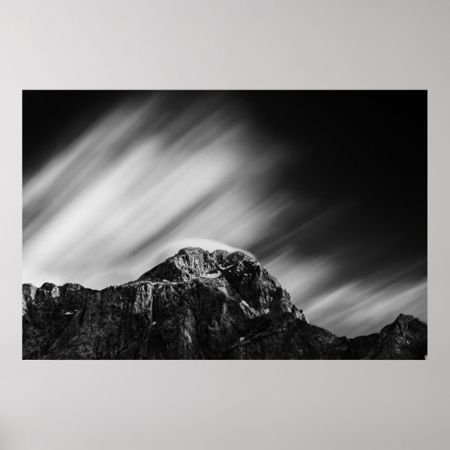 Poster Nuvens que se estendem sobre a montanha Mangart (Frente)