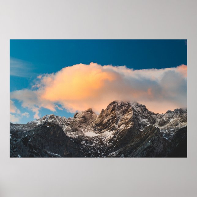 Poster Nuvens queimando sobre as montanhas (Frente)
