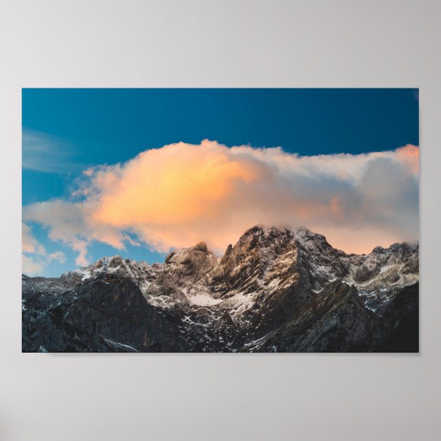 Poster Nuvens queimando sobre as montanhas (Frente)