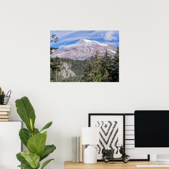 Poster Nuvens Sobre a Paisagem Cênica do Monte Rainier (Escritório em casa)