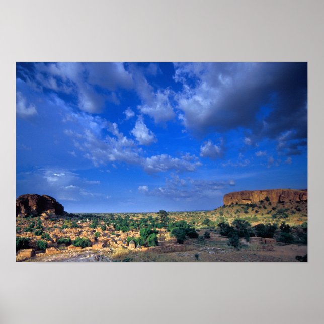 Póster Nuvens varrendo o céu sobre o (Frente)