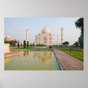 Poster O calmo e pacífico Taj Mahal no nascer do sol, um