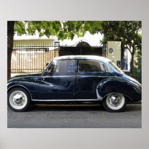 Poster O carro de Audi era velho, mas muito bem guardado.