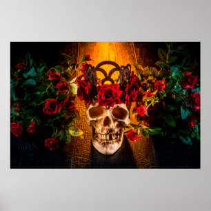 Poster O crânio humano na mesa preta está no macaco