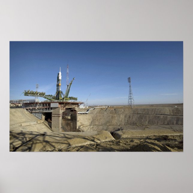 Póster O foguete Soyuz é erguido na posição 2 (Frente)