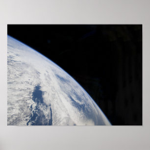 Póster O horizonte da Terra e a escuridão do espaço 2