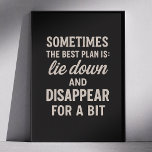 Poster O melhor plano se deita e desaparece. Citação engr<br><div class="desc">Adicione um toque de humor e de verdade ao seu espaço com este ousado poster de motivação tipográfica que diz como se é: "Às vezes o melhor plano é deitar-se e desaparecer por um pouco." Projetado em um estilo minimalista, este impressão preto oferece sabedoria sarcástica com a qual introvertidos, pensadores...</div>