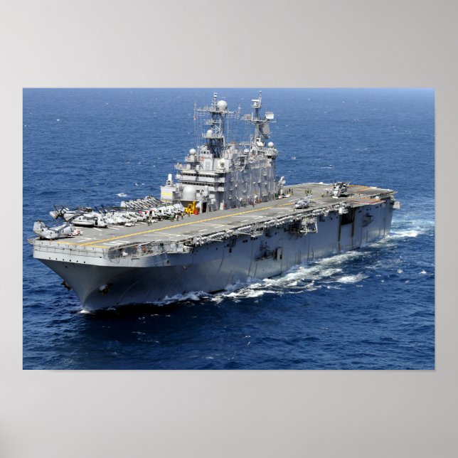 Póster O navio de ataque anfíbio USS Peleliu (Frente)