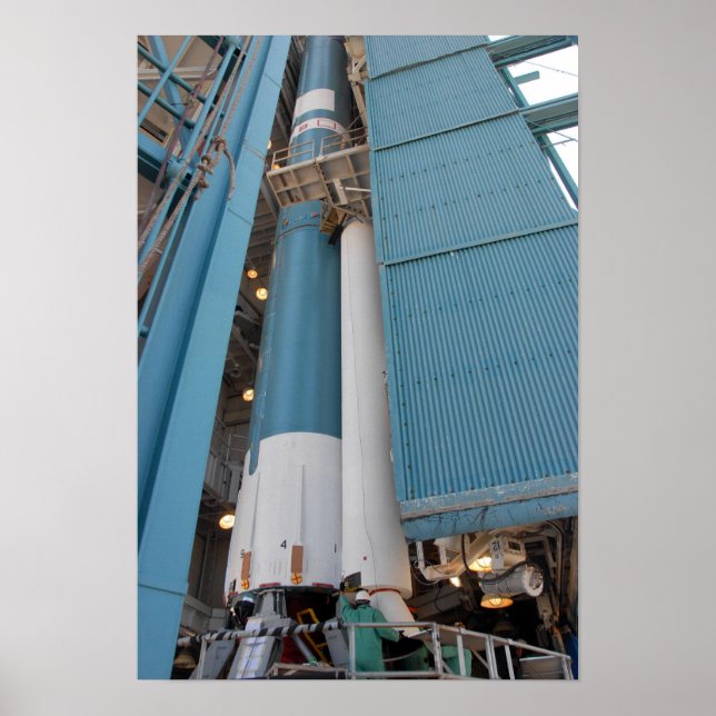 Póster O segundo motor de foguete sólido é movido para o  (Frente)