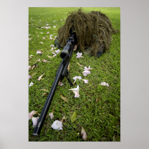 Póster O soldado pratica táticas do atirador furtivo