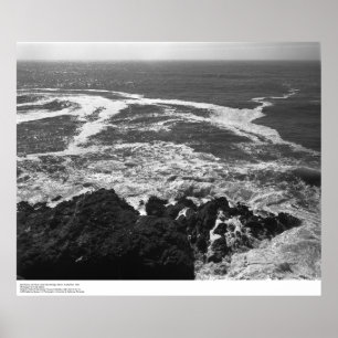 Póster O surf, as rochas, e as linhas da espuma aproximam