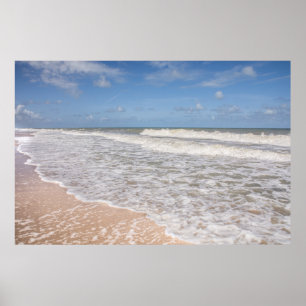 Poster Ondas de oceano que cobrem a areia na praia
