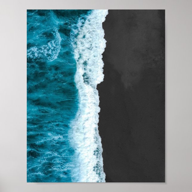 Poster Ondas oceânicas na praia de areia negra (Frente)
