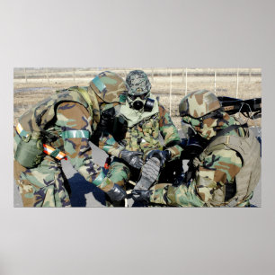 Póster Os aviadores ajudam a um soldado do exército de