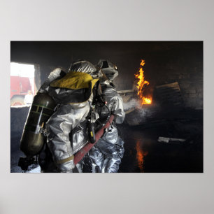 Poster Os sapadores-bombeiros extinguem um fogo em um ro