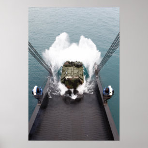 Poster Os veículos do assalto anfíbio desembarcam de US