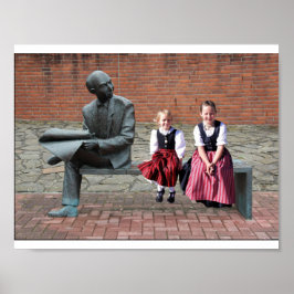 Poster Os visitantes de hoje incluíram meninas vestidas c