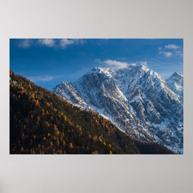 Poster Outono e inverno nas montanhas de neve (Frente)