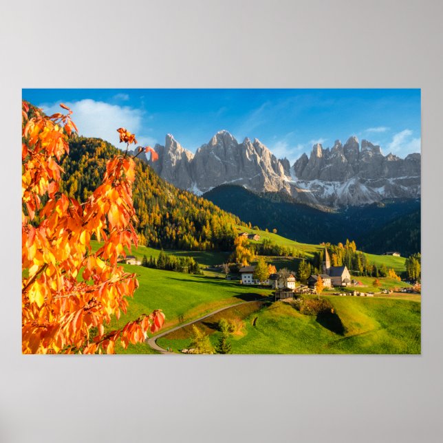 Poster Outono na paisagem de Dolomites com igreja (Frente)