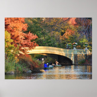 Poster Outono no Central Park: Boateiras pela Ponte Arco