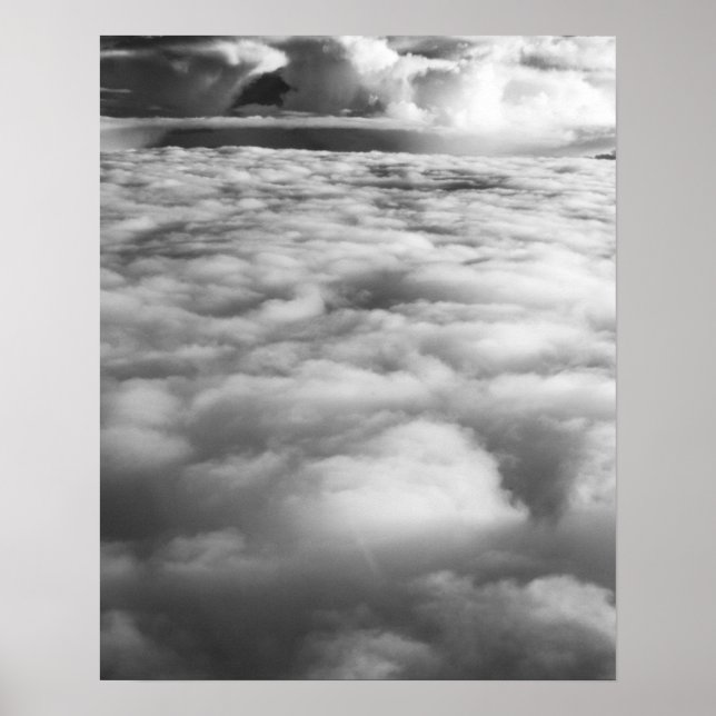 Poster Paisagem de nuvens sinistra ao nascer do sol. (Frente)
