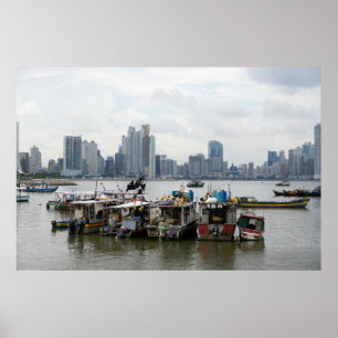 Poster Panamá City Skyline Com Barcos De Pesca