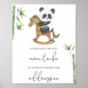 Poster Panda Ajuda a Mãe Atarefada a Endereçar um Envelop