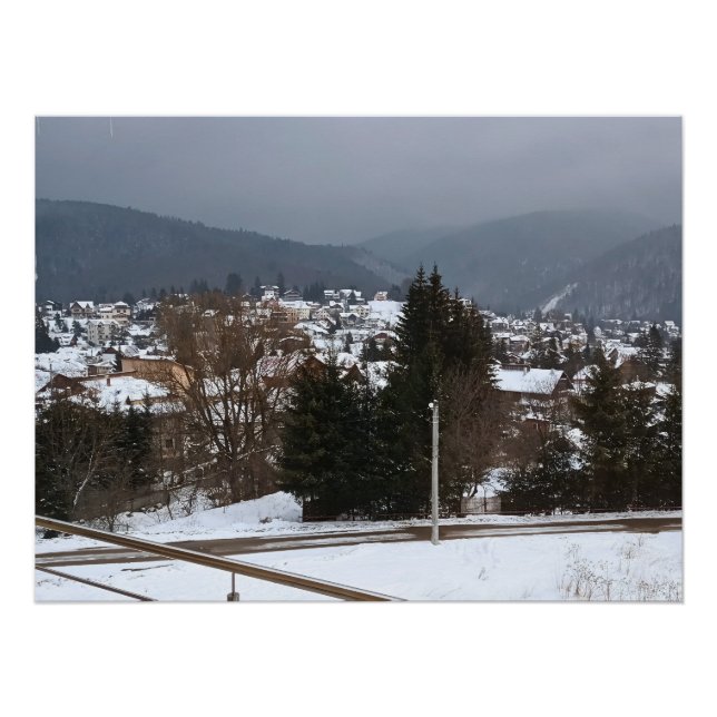 Póster Panorama da Aldeia de Inverno - Paisagem Rural Rom (Frente)