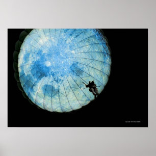 Póster Parachute: Ele em Moon